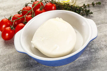 Round Mozzarella young cheese ball