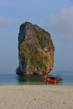 Poda island  features