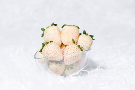 some white strawberries in a glass bowl