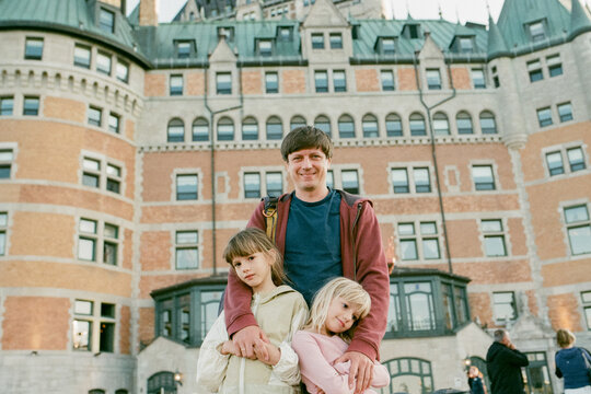 Father with kids in Quebec city