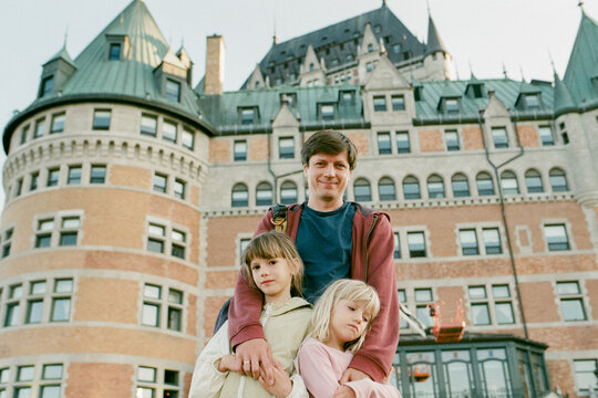 Father with kids in Quebec city