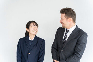 英会話・英語の先生・教師と女子高校生・中学生の生徒
