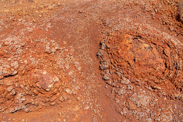 Spheroidal weathering basalt， Waimea Canyon Basalt / Napali Member / Lava flows, Kauai, Hawaii. Red soil. 