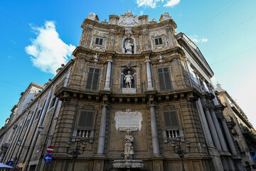 Fototapeta premium Palace facade at Quattro Canti square in Palermo