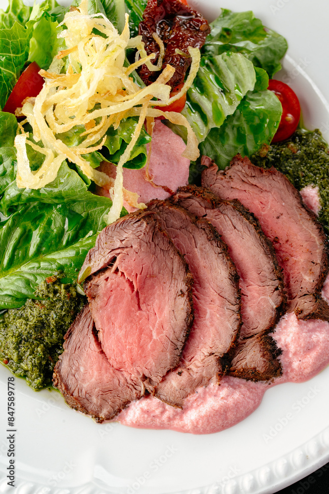 Sticker salad with steak, sauce and vegetables