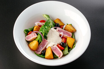 salad with grilled fresh tuna