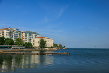 Obraz premium Blue seascape overlooking the coast. View of the Bosphorus in Istanbul city on sunny summer day, in a public place.