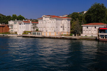 Obraz premium Blue seascape overlooking the coast. View of the Bosphorus in Istanbul city on sunny summer day, in a public place.