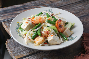 Fried Vegetables with Tofu, Prawn, Bean Sprouts and Long Bean