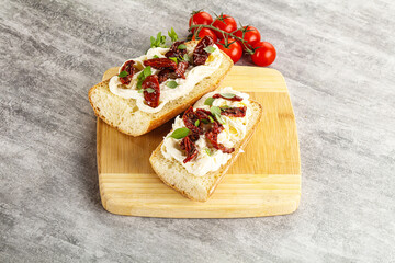 Bruschetta with strachatella and dry tomato