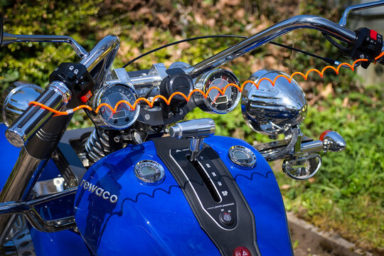 Cockpit, Automatikw&auml;hlhebel und Tank eines Rewaco Trikes