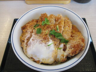 日本で有名なカツ丼チェーン店「かつや」のカツ丼