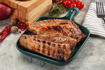 Grilled pork ribs with spices