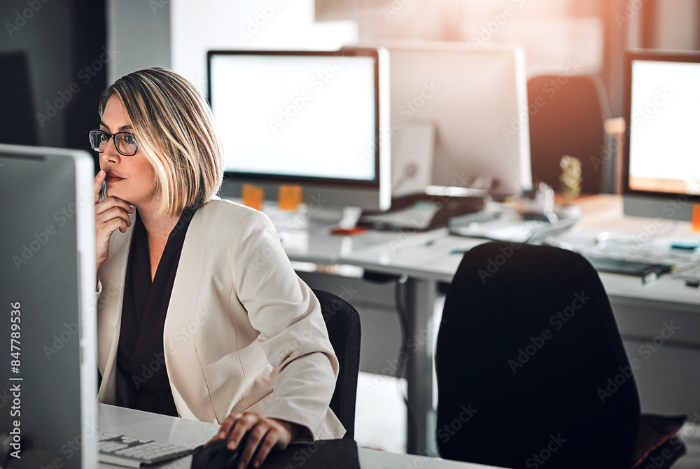 Leinwandbilder computer, thinking and business woman in office for planning, research or brainstorming. idea, decis