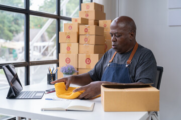 SME entrepreneur Small business entrepreneurs Online selling ideas, Happy American business owner...
