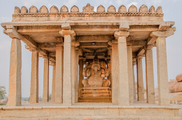 Obraz premium Sasivekalu Ganesha Temple, Hampi, Karnataka, India, Asia.