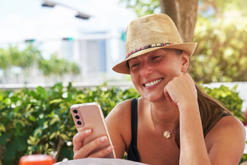 Picture from Miami of woman with the phone