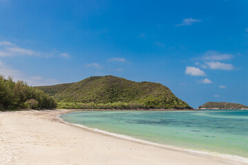 Fototapeta premium Beautiful tropical sea and white sand with clean blue sky at island Samae San District, Thailand
