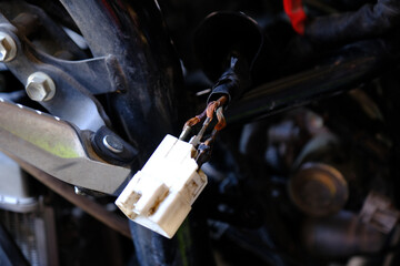 Check the electrical cable plug on the motorcycle.	