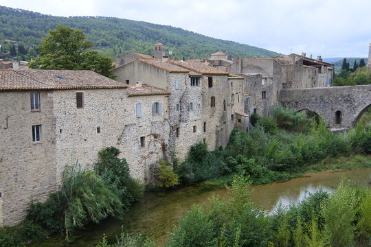 H&auml;user am Fluss in Lagrasse	
