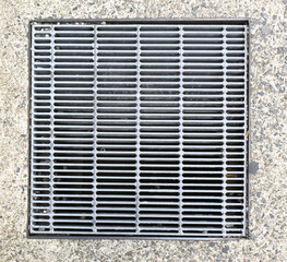 街中の道路の排水溝