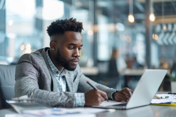 Obraz premium A business person brainstorming ideas on a notepad in a modern office setting The workspace is furnished with sleek desks and modern technology Large windows allow natural light to illuminate the