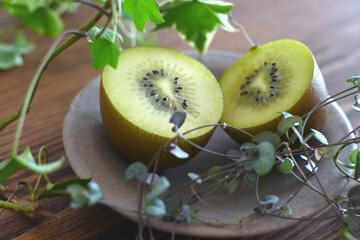 朝食にキウイフルーツを