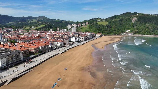 La mejor vista desde un dron de la playa de Zarautz