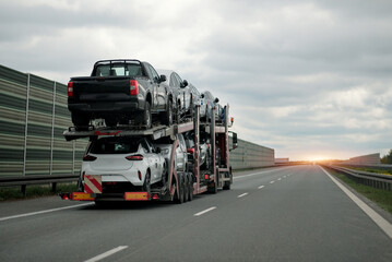 Car Vehicle Hauling Dealer Carrier Truck Trailer Worldwide Transporter