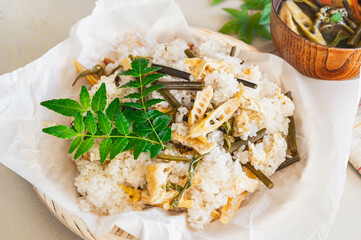 季節料理　山菜おこわ