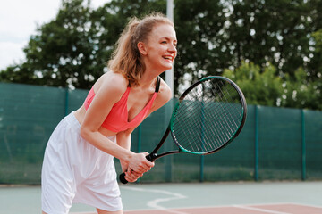 girl playing tennis on the court, tennis training, tennis tournament