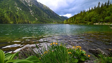 Morskie Oko na tle Tatr © grzegorz