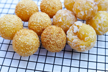 Thai snack, Fried mung bean stuffed balls