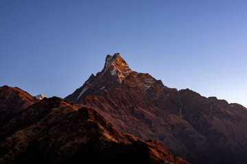 Obraz premium Machapuchare, Fishtail Mountain. Annapurna massif of Gandaki Province, north-central Nepal. View from Mardi Himal Trek, Annapurna Sanctuary. Teahouse Trek Hiking Destination, Himalayan Mountain Range.