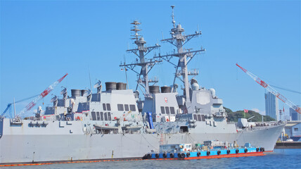 米軍横須賀基地に停泊するアメリカ海軍の駆逐艦 © 宏和 田中