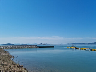 This is the sea where fishing boats are anchored.