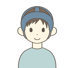 頭部保護帽子をかぶった男の子