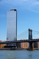 Naklejka premium Brooklyn Bridge with New York skyline in background
