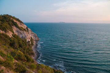 Fototapeta premium A beautiful ocean view with a rocky shoreline