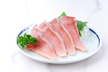 よく脂がのったブリの刺身
