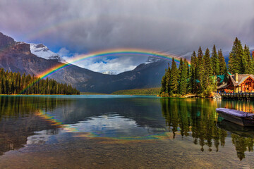 Naklejka premium rainbow of Emerald Lake