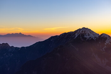 朝焼けの中の甲斐駒ヶ岳