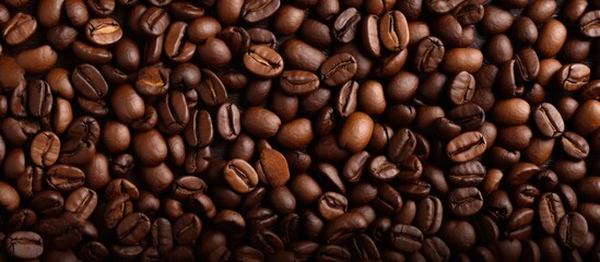 Obraz premium Roasted coffee beans backdrop with space for text. Copy space image. Place for adding text and design