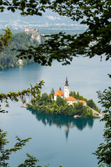Obraz premium Panoramic view from Lake Bled, beauty heritage in Slovenia. Island with church and castle in the background create a dream setting. View from Ojstrica and Mala Osojnica with the heart-shaped bench.