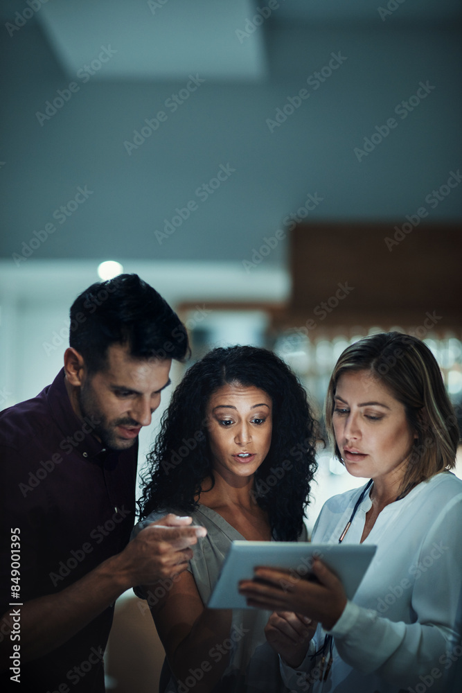 Leinwandbilder people, tablet and team work at night for collaboration, planning and solution in information techno