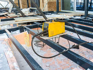 Inverter welding current sources for all types of welding. Welding inverter for installation work...