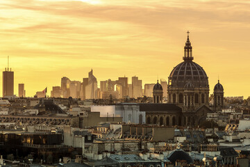 Obraz premium Toits de Paris avec La Défense dans le fond - France