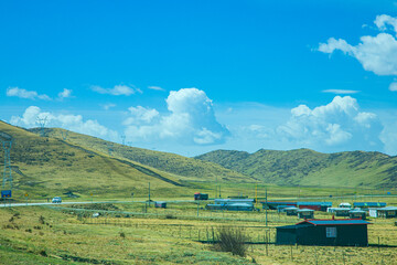 Naklejka premium Aba, Sichuan Province - mountains and grasslands under the blue sky