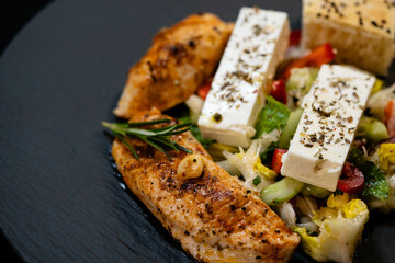 Griechischer Feta Käse mit Kräutern und Gewürzen