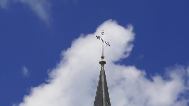 chross of the church of Ihringen time lapse